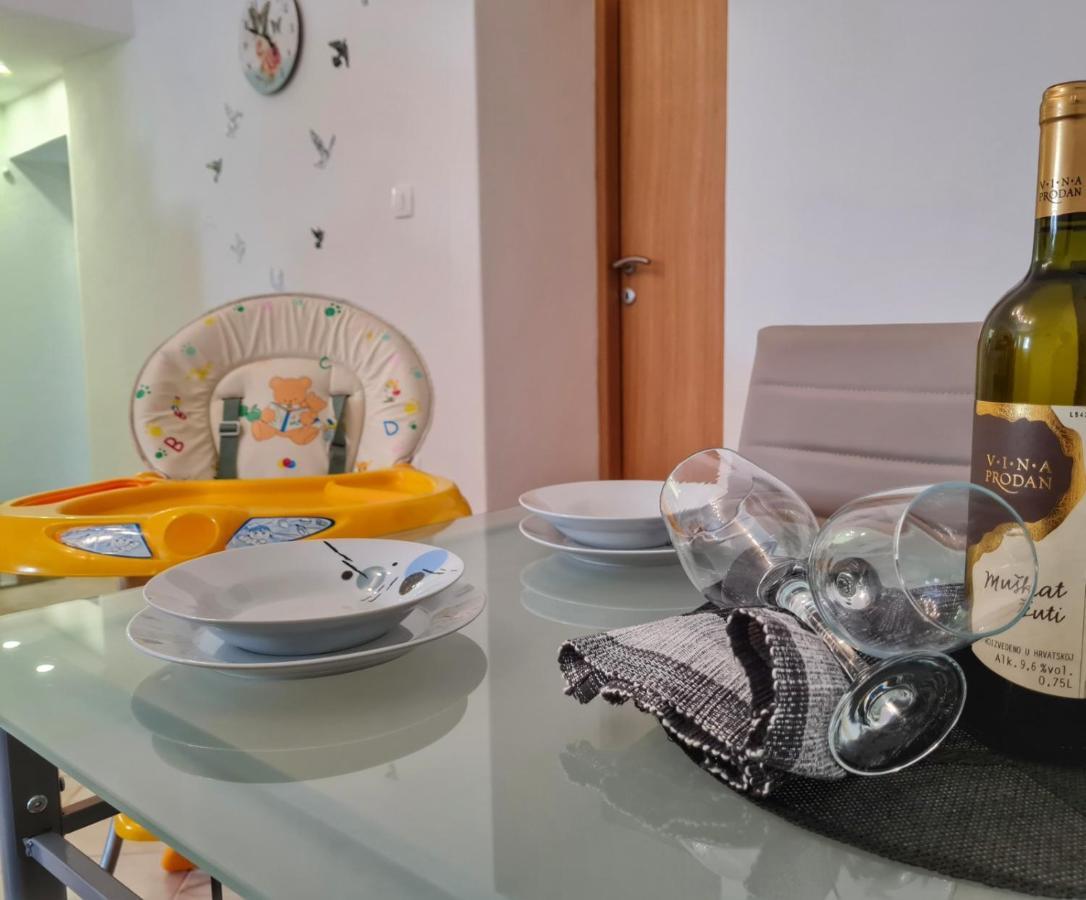 Apartman Goga With Pool And Jacuzzi Labin  Exterior foto