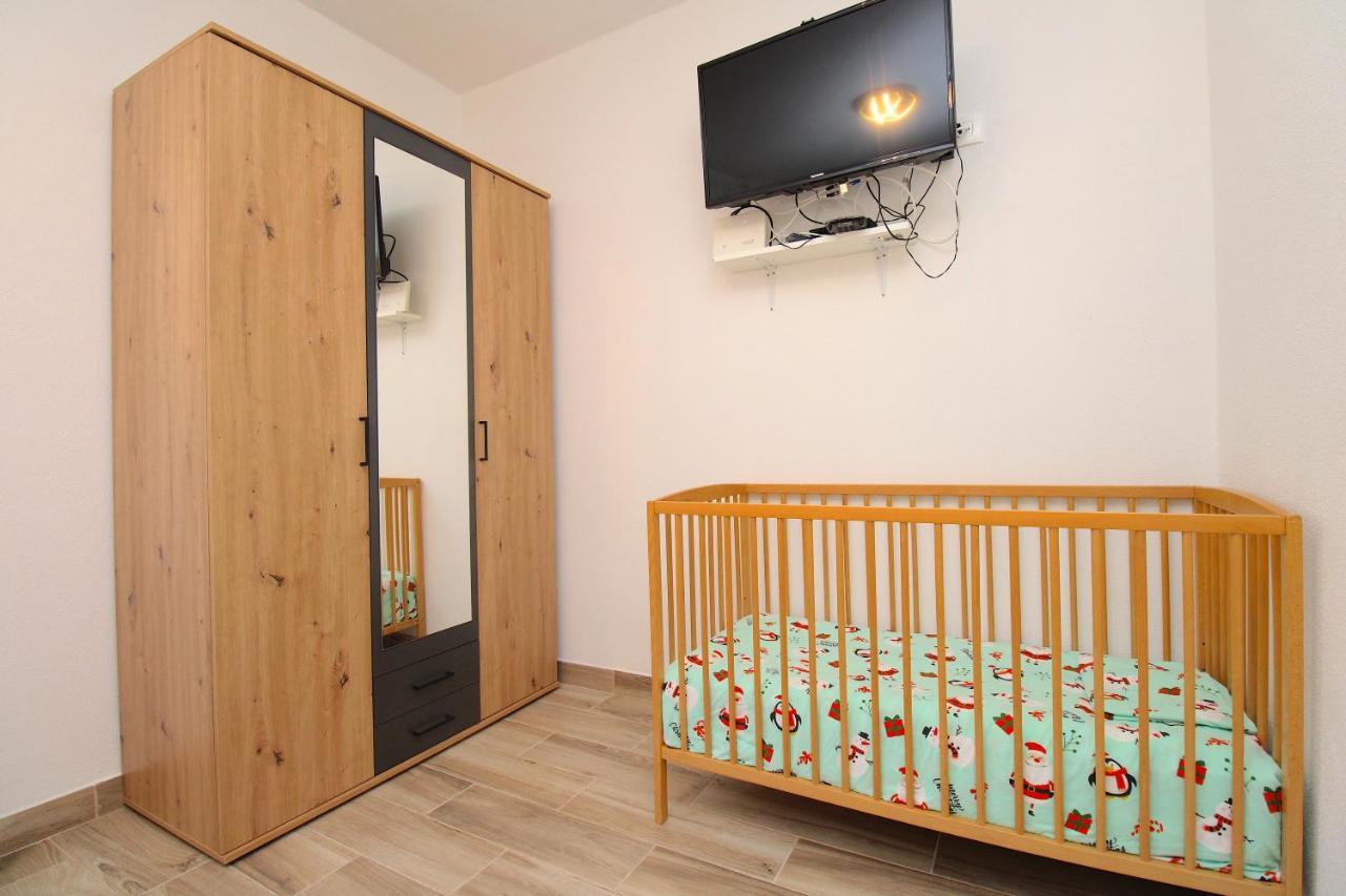 Apartman Goga With Pool And Jacuzzi Labin  Exterior foto
